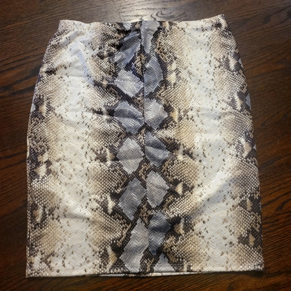 💜💜 High stakes Snake Print Skirt 💜💜